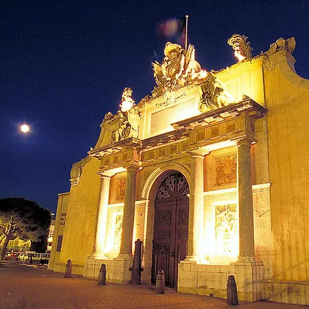 فندق Ibis Toulon Sur