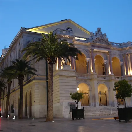 Ibis Toulon Sur Hotel
