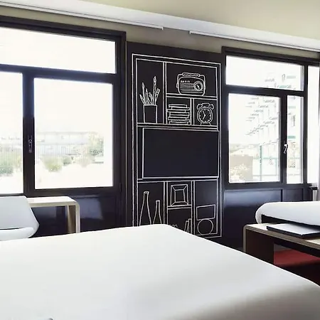 Ibis Toulon Sur فندق 3*