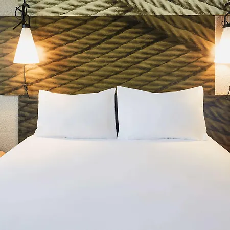 Hotel Ibis Toulon Sur 3*