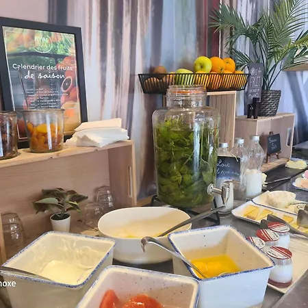 土伦滨海拉塞纳宜必思酒店 3*