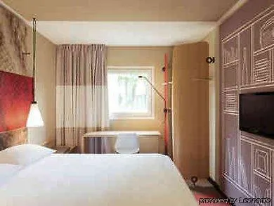 Ibis Toulon Sur فندق لا سين سور مير