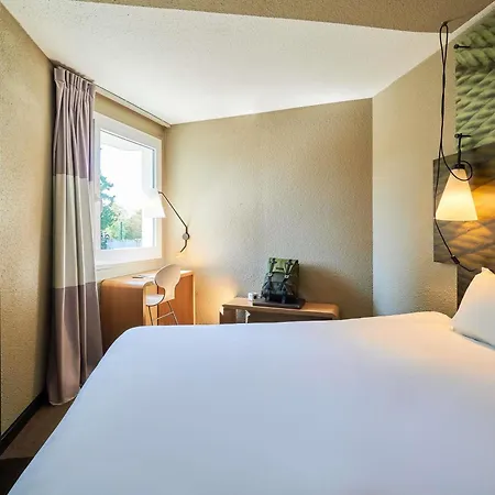 Ibis Toulon Sur فندق 3*
