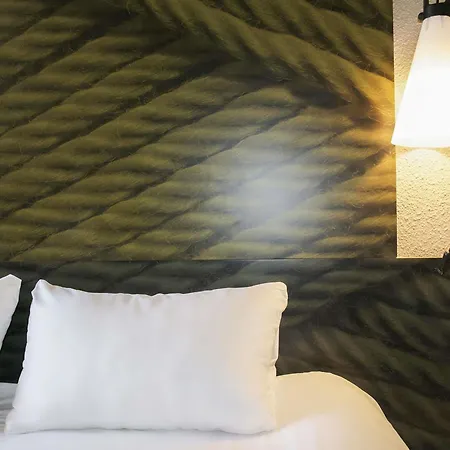 Ibis Toulon Sur