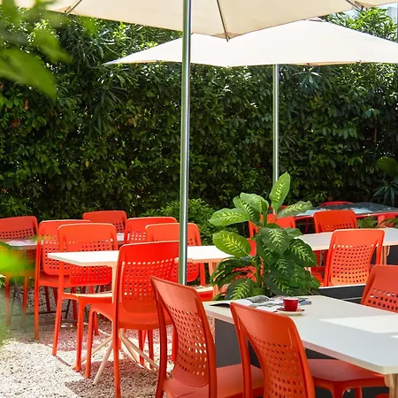 Ibis Toulon Sur فندق