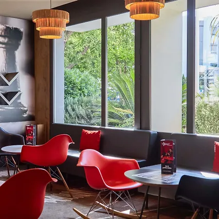 Ibis Toulon Sur