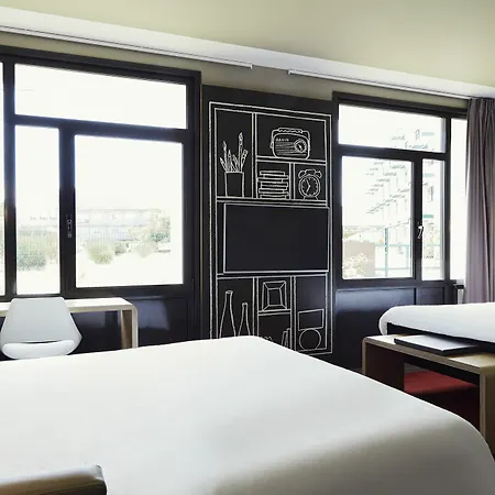 Ibis Toulon Sur لا سين سور مير