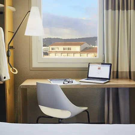 Ibis Toulon Sur فندق لا سين سور مير